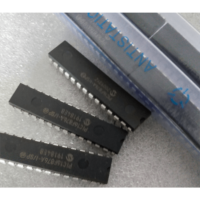 Микроконтроллер PIC16F876A-I/SP [DIP-28] в Астрахани